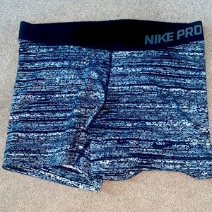 Nike Women's Pro Dri-FIT 3" Graphic Shorts (Size L, Used)